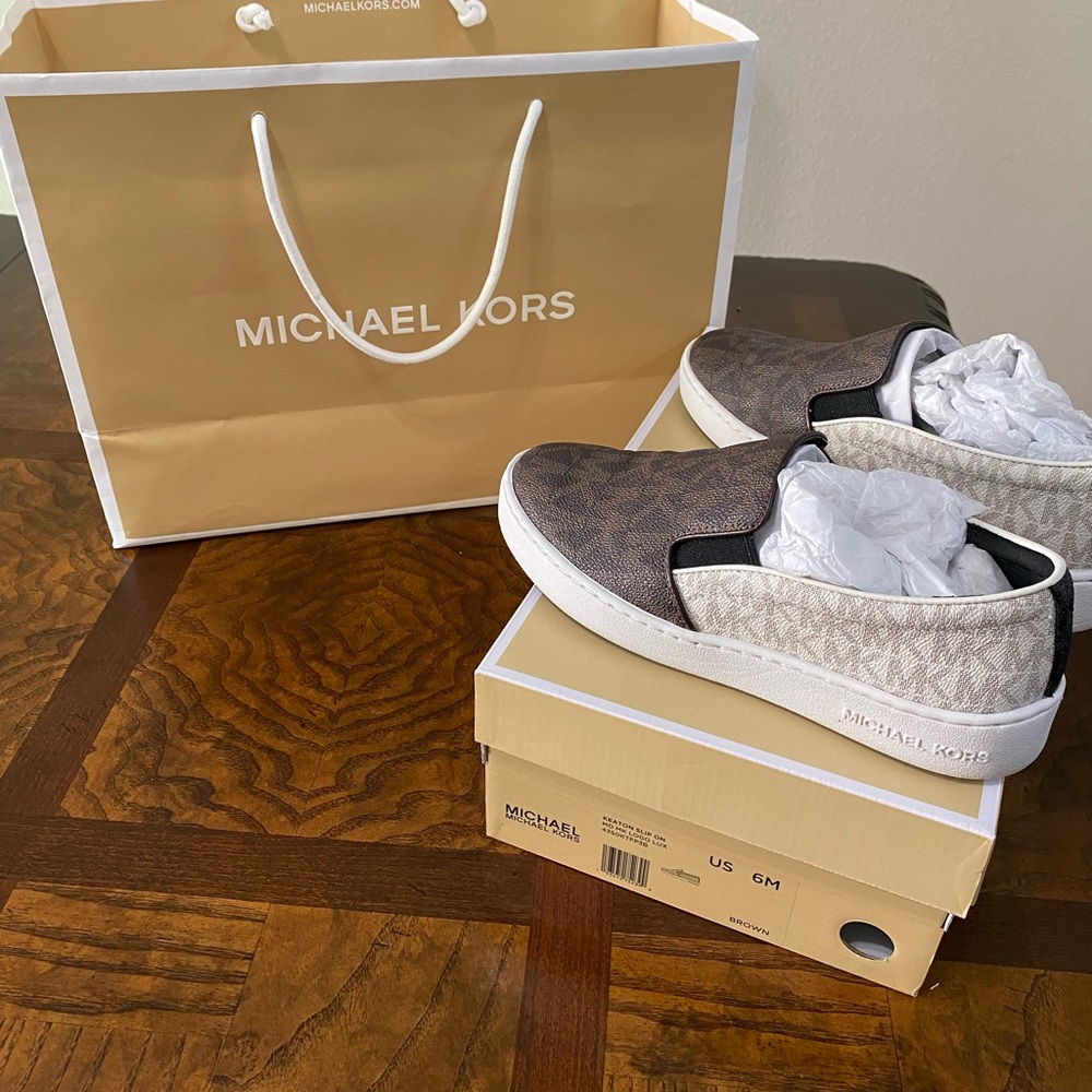 Size 6 Micheal Kors shoes